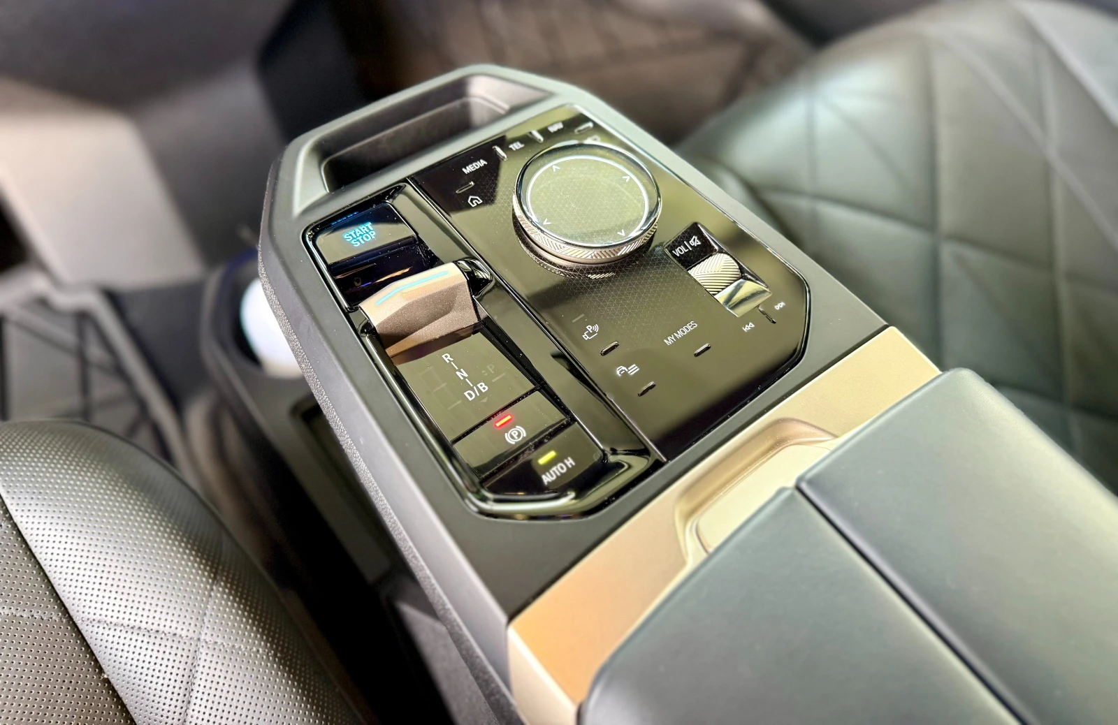 BMW iX xDrive 40/Amido/M ���/Laser/360/Soft/HeadUp/������ | Mobile.bg � ����������� 9