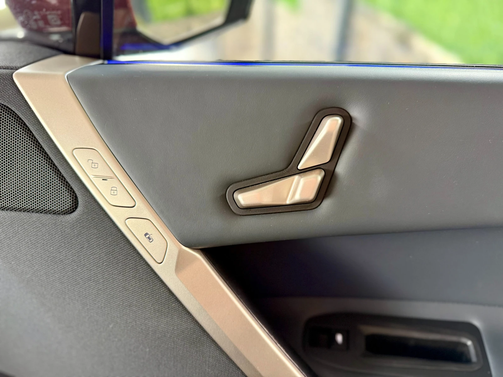 BMW iX xDrive 40/Amido/M ���/Laser/360/Soft/HeadUp/������ | Mobile.bg � ����������� 11