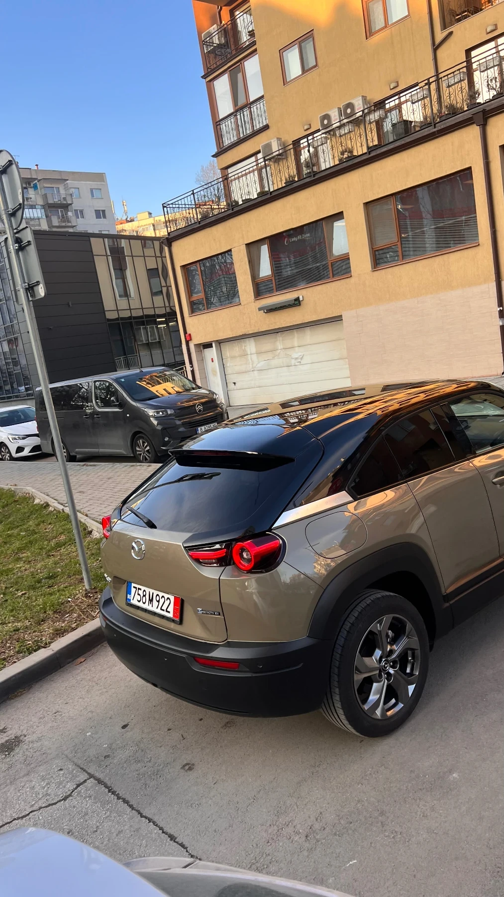 Mazda MX-30  - изображение 2