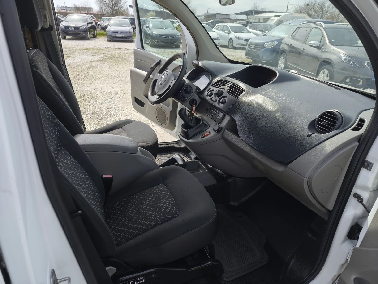 Renault Kangoo Товарен , снимка 11 - Автомобили и джипове - 53984372