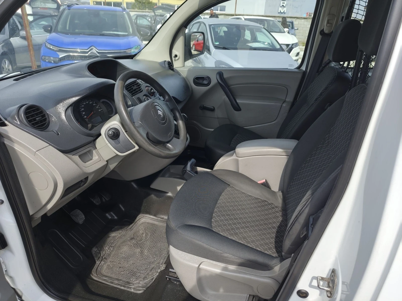 Renault Kangoo Товарен , снимка 9 - Автомобили и джипове - 53984372