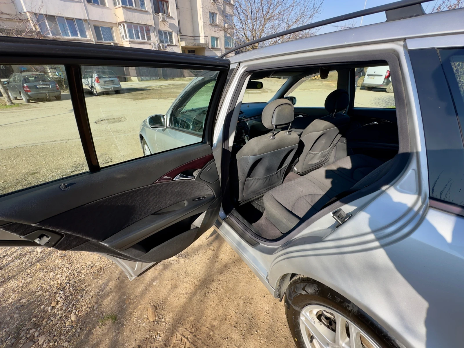 Mercedes-Benz E 220, снимка 12 - Автомобили и джипове - 54141775