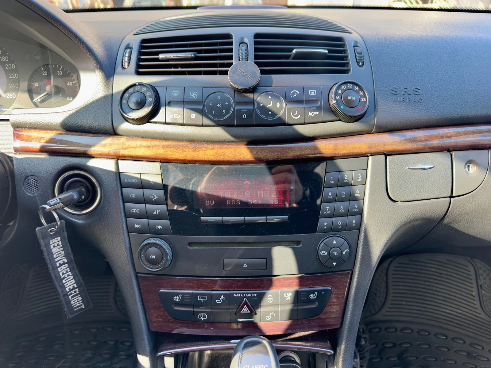 Mercedes-Benz E 220, снимка 13 - Автомобили и джипове - 54141775