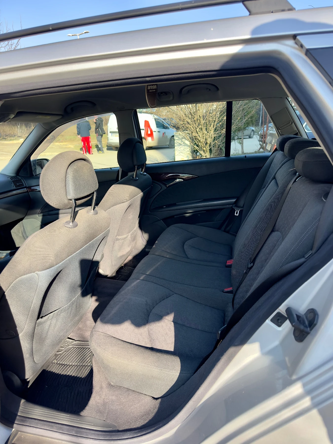 Mercedes-Benz E 220, снимка 11 - Автомобили и джипове - 54141775