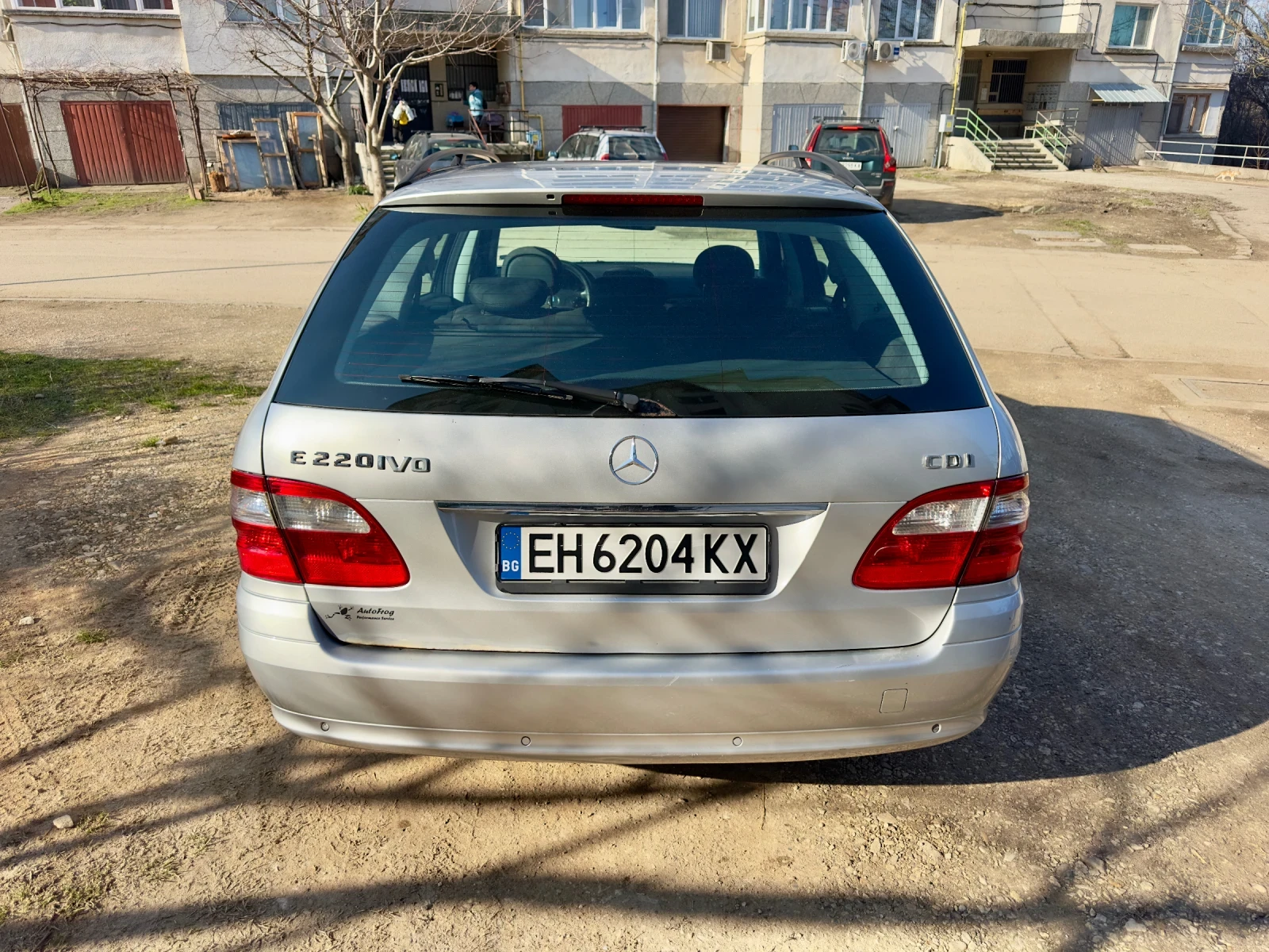Mercedes-Benz E 220, снимка 9 - Автомобили и джипове - 54141775