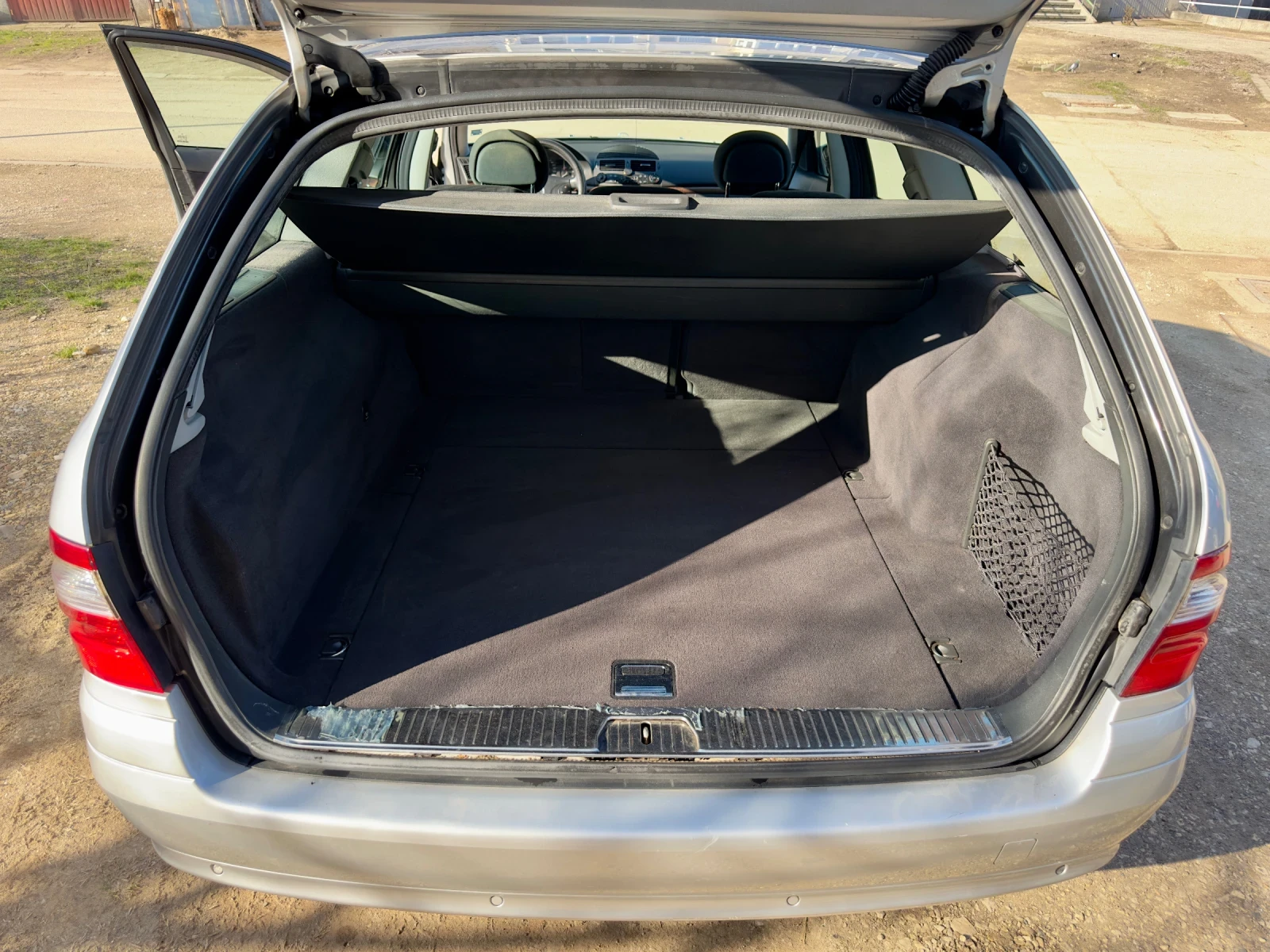 Mercedes-Benz E 220, снимка 4 - Автомобили и джипове - 54141775