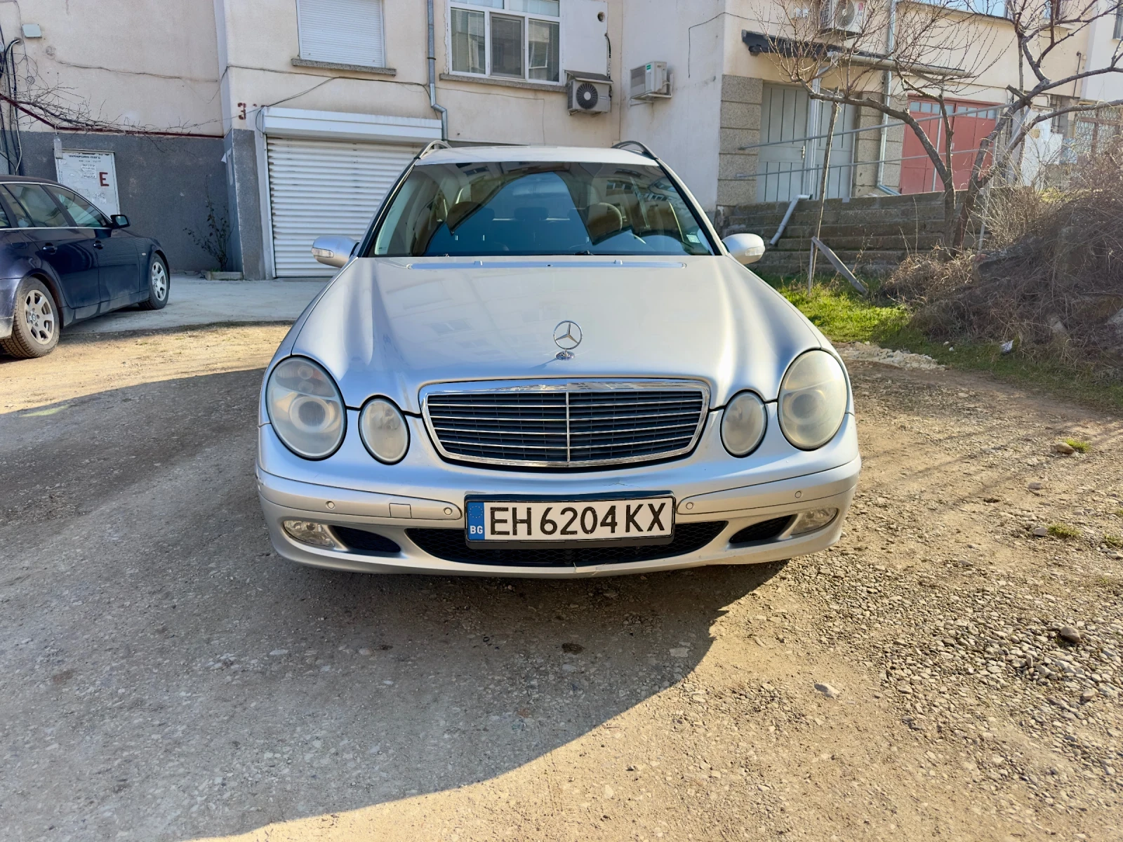 Mercedes-Benz E 220, снимка 2 - Автомобили и джипове - 54141775