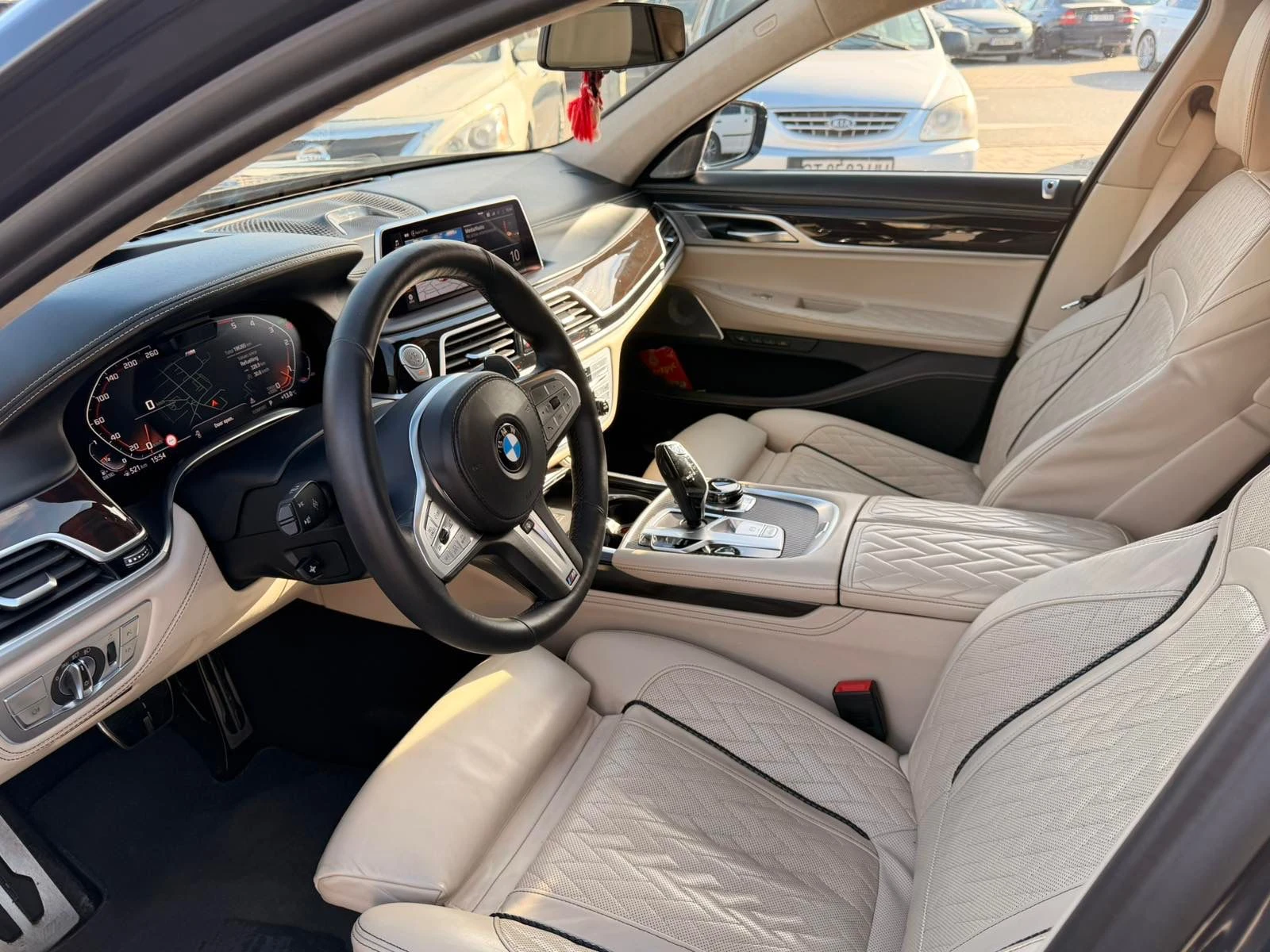 BMW 750 D L xDrive Individual, снимка 11 - Автомобили и джипове - 54820574