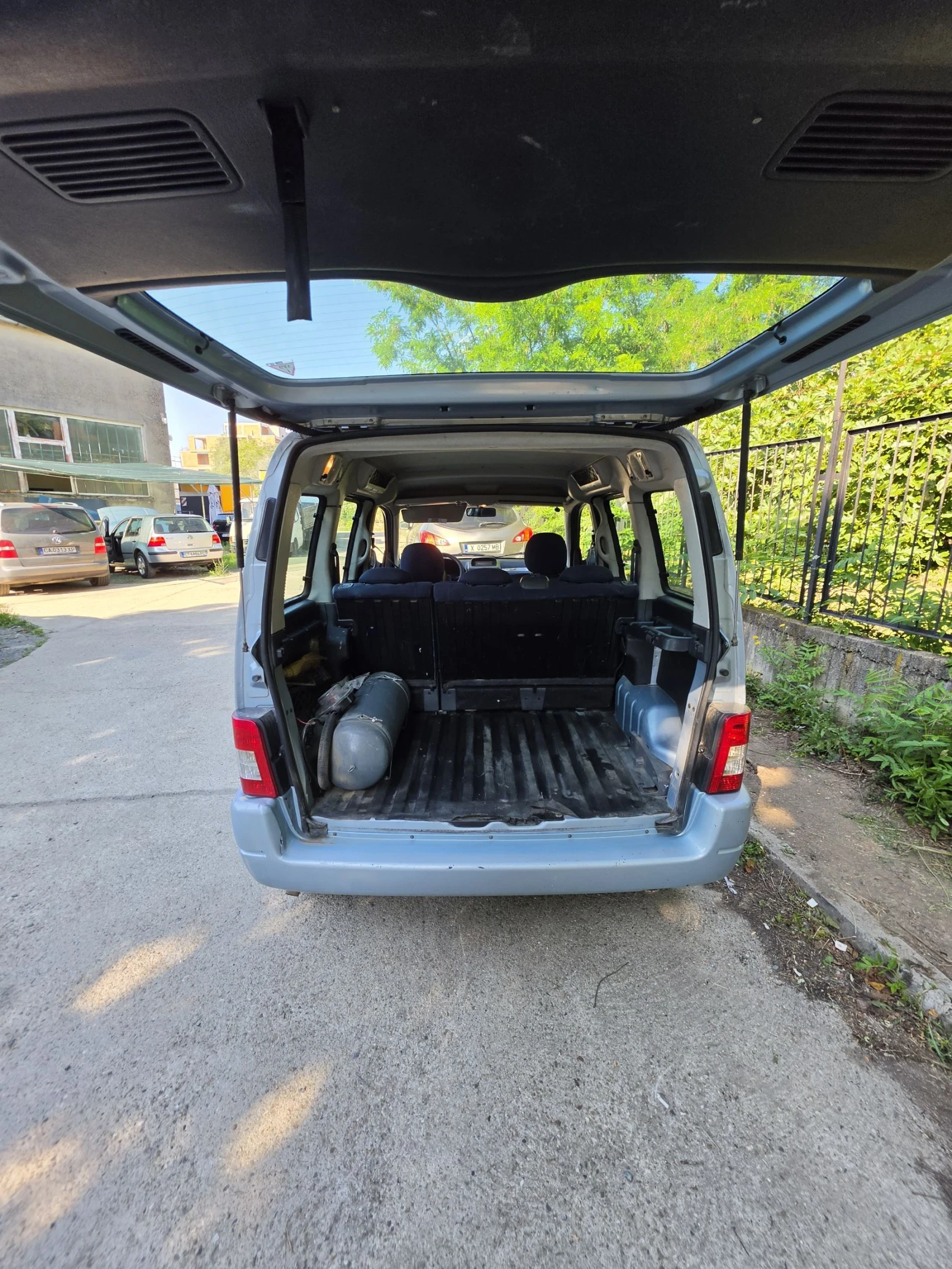 Citroen Berlingo 1.4i GAS, снимка 4 - Автомобили и джипове - 55143374