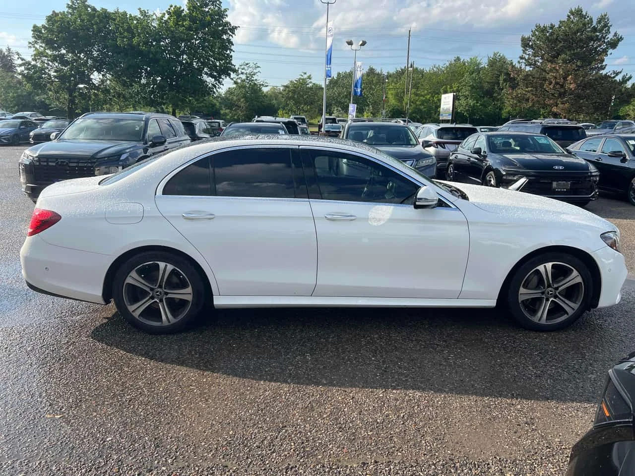 Mercedes-Benz E 300 * DIGITAL * BURMESTER * ОПЦИЯ ЗА ФИНАНСИРАНЕ, снимка 3 - Автомобили и джипове - 55153718