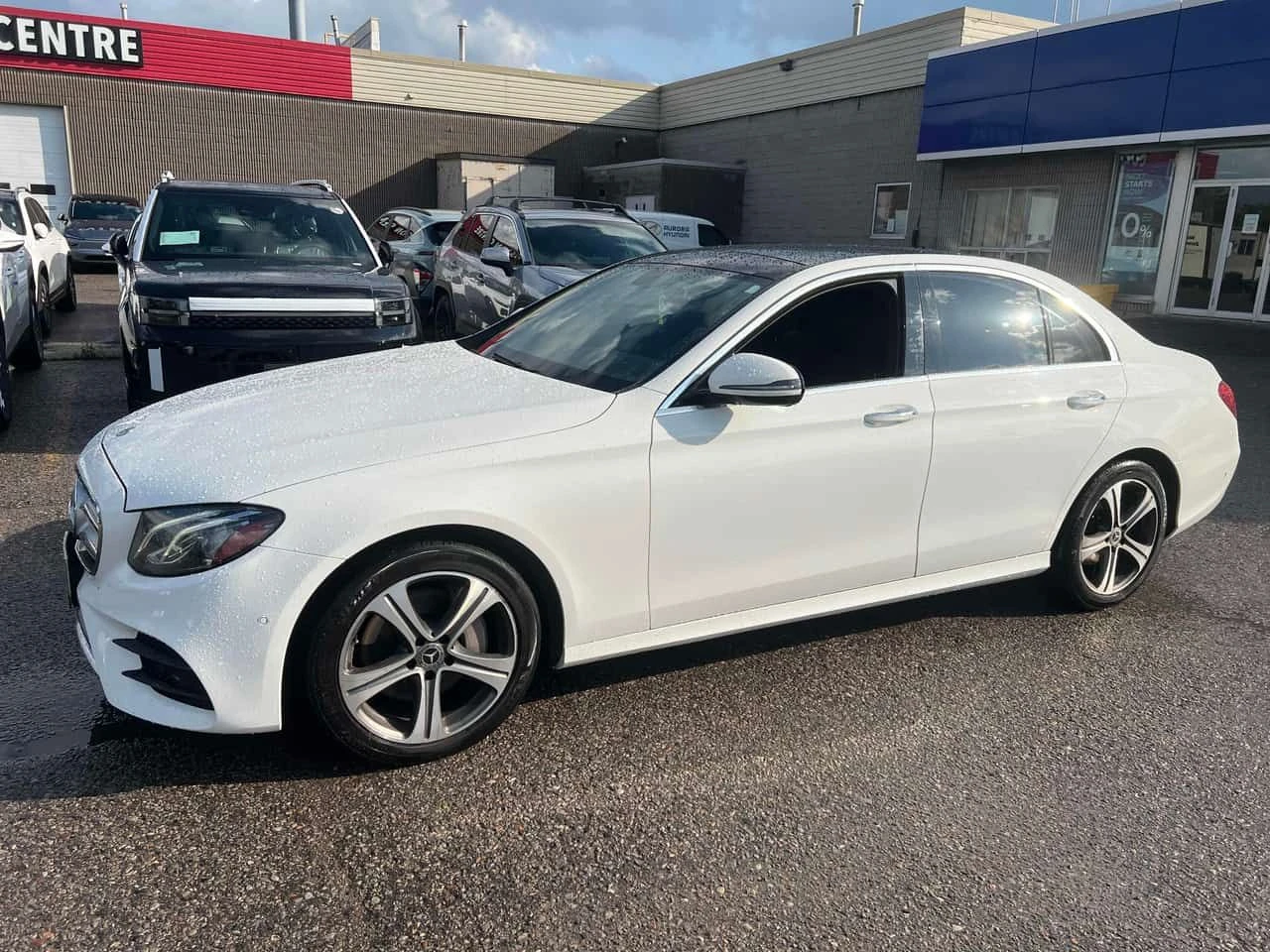 Mercedes-Benz E 300 * DIGITAL * BURMESTER * ОПЦИЯ ЗА ФИНАНСИРАНЕ, снимка 2 - Автомобили и джипове - 55153718