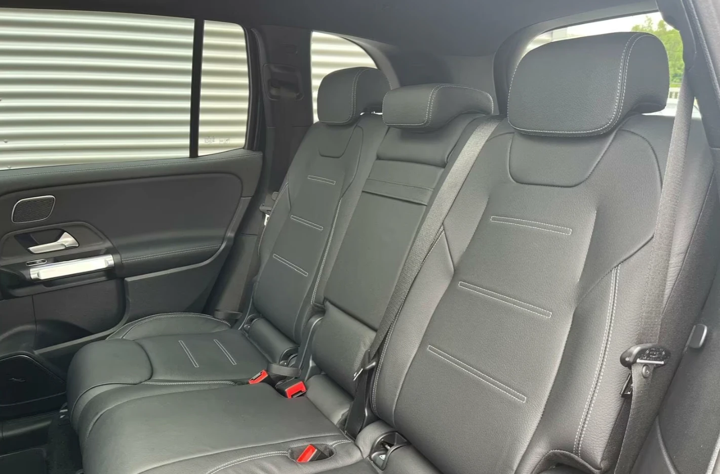 Mercedes-Benz EQB 350* 4M* AMG* PANO* 360* HUD* BURMESTER* , снимка 10 - Автомобили и джипове - 55347684
