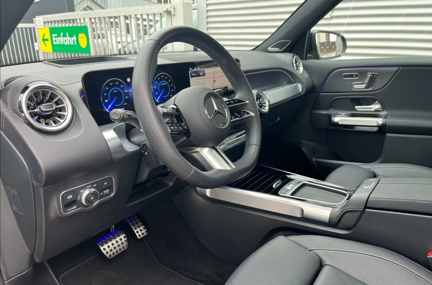 Mercedes-Benz EQB 350* 4M* AMG* PANO* 360* HUD* BURMESTER* , снимка 5 - Автомобили и джипове - 55347684