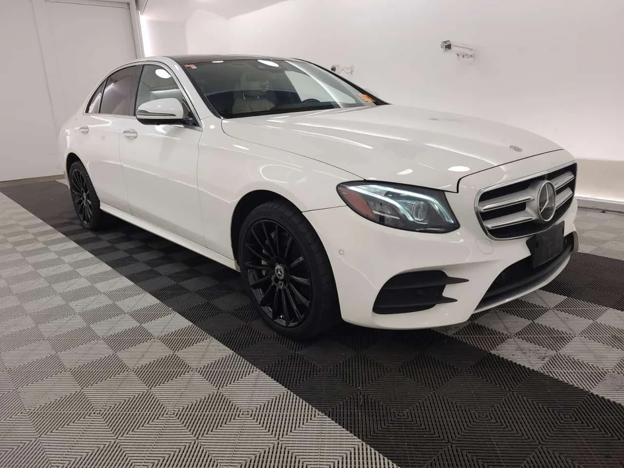 Mercedes-Benz E 450 * АВТОКРЕДИТ БЕЗ ПЪРВОНАЧАЛНА ВНОСКА, снимка 2 - Автомобили и джипове - 55485476