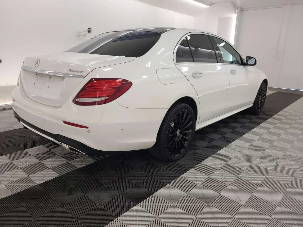 Mercedes-Benz E 450 * АВТОКРЕДИТ БЕЗ ПЪРВОНАЧАЛНА ВНОСКА, снимка 3 - Автомобили и джипове - 55485476