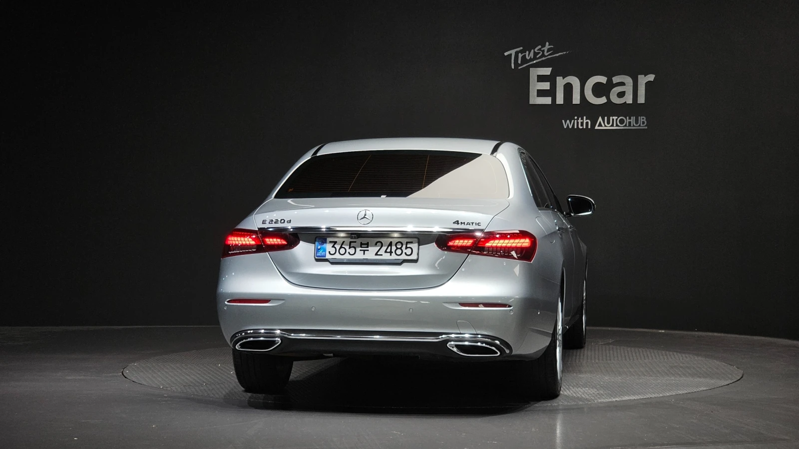 Mercedes-Benz E 220 4MATIC* Exclusive* , снимка 4 - Автомобили и джипове - 55953015