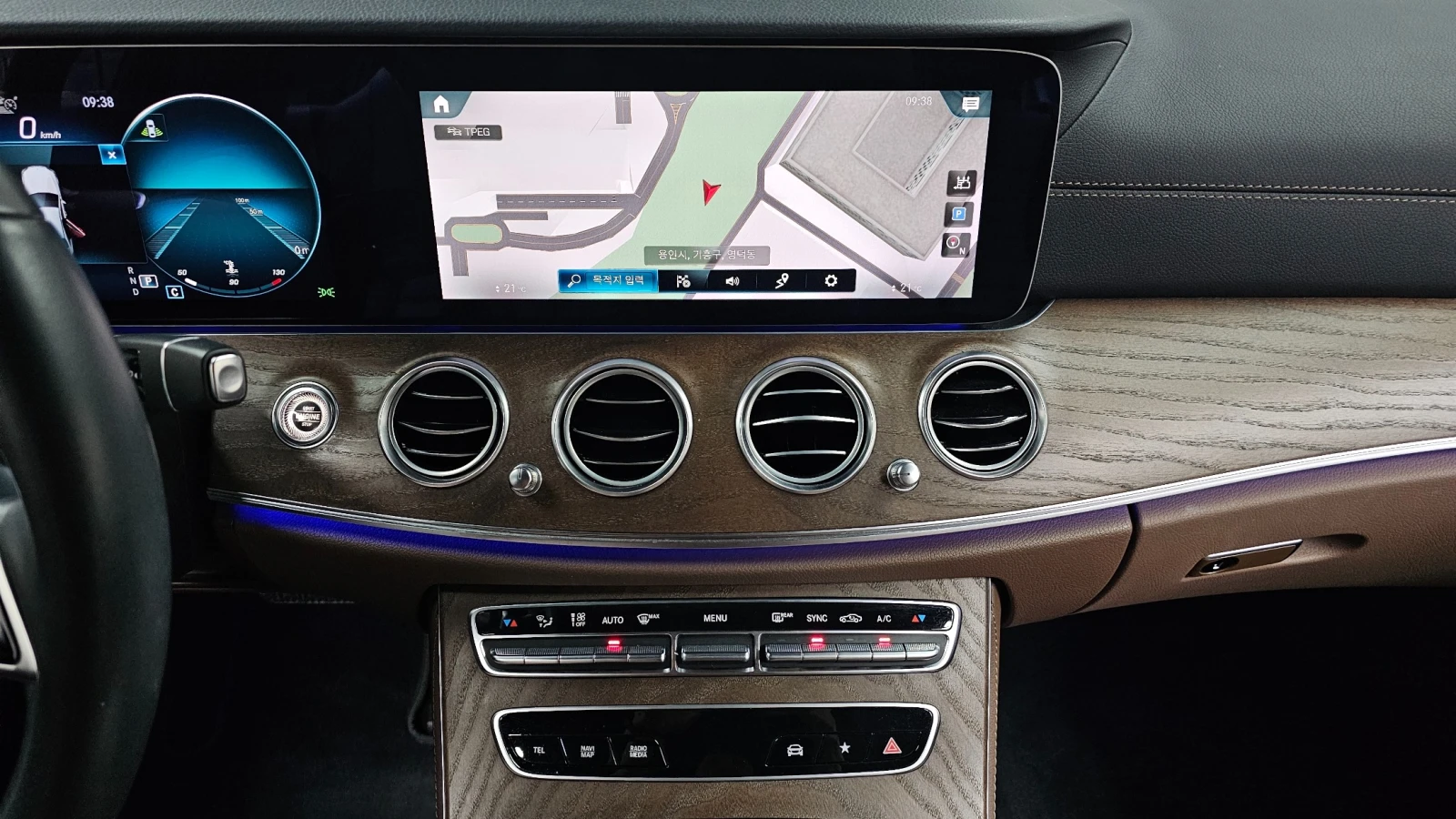 Mercedes-Benz E 220 4MATIC* Exclusive* , снимка 11 - Автомобили и джипове - 55953015