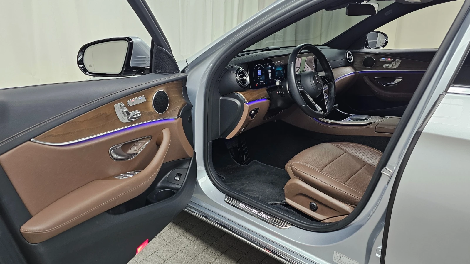 Mercedes-Benz E 220 4MATIC* Exclusive* , снимка 7 - Автомобили и джипове - 55953015