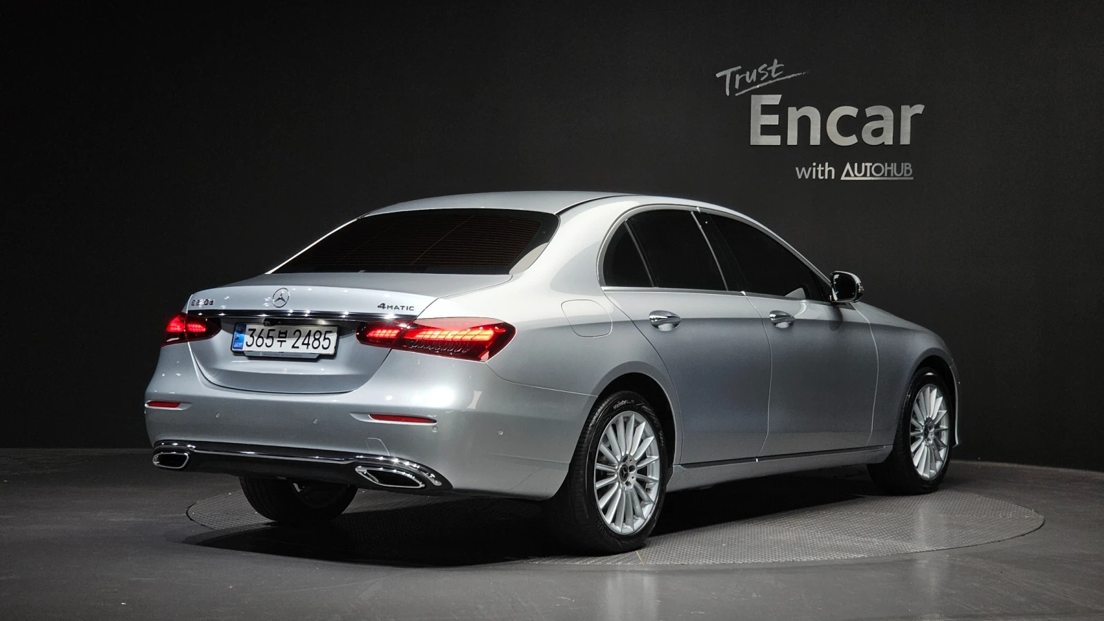 Mercedes-Benz E 220 4MATIC* Exclusive* , снимка 2 - Автомобили и джипове - 55953015