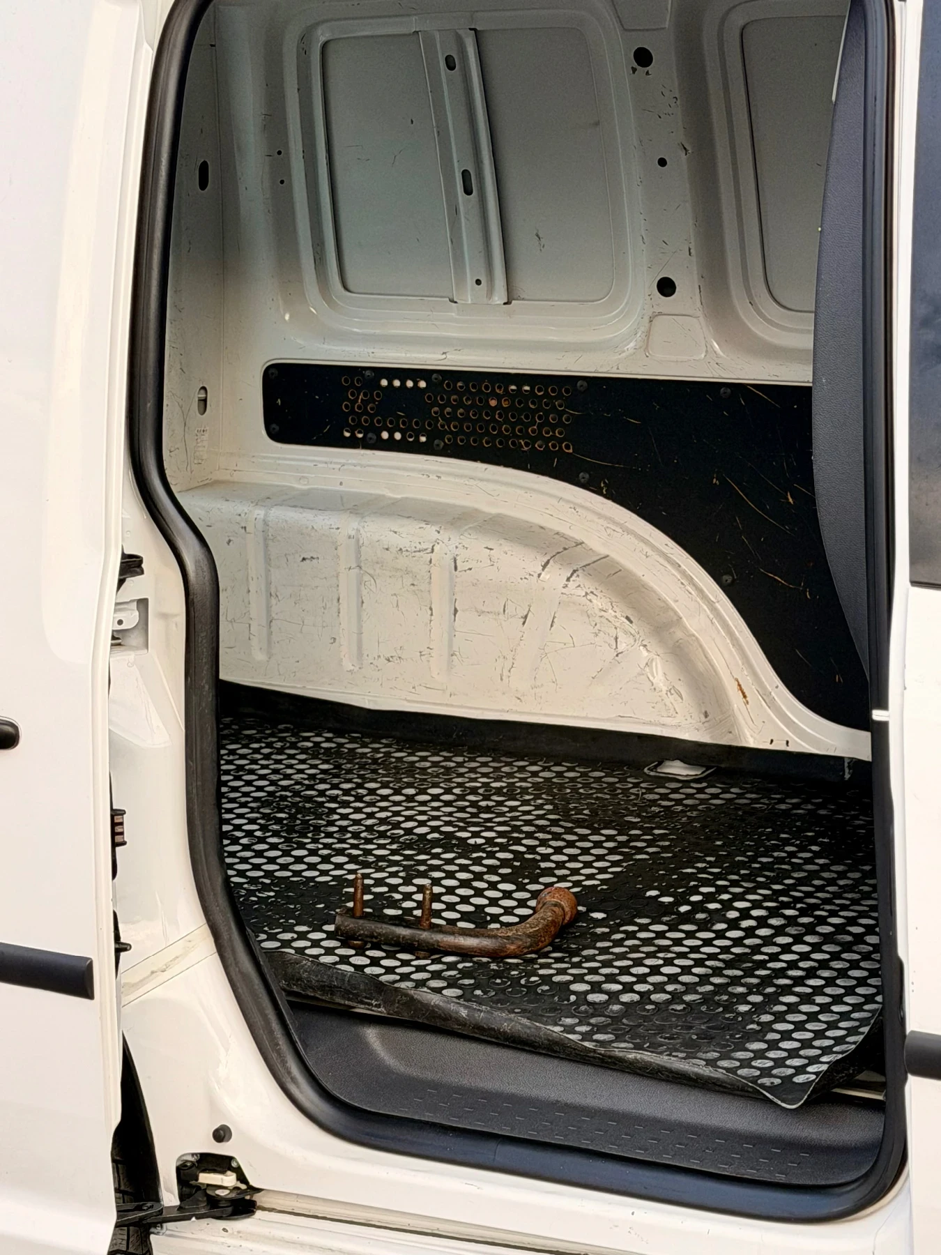 VW Caddy 1.6TDI * 105 к.с* * Нов внос* * Климатик* , снимка 12 - Автомобили и джипове - 55996715
