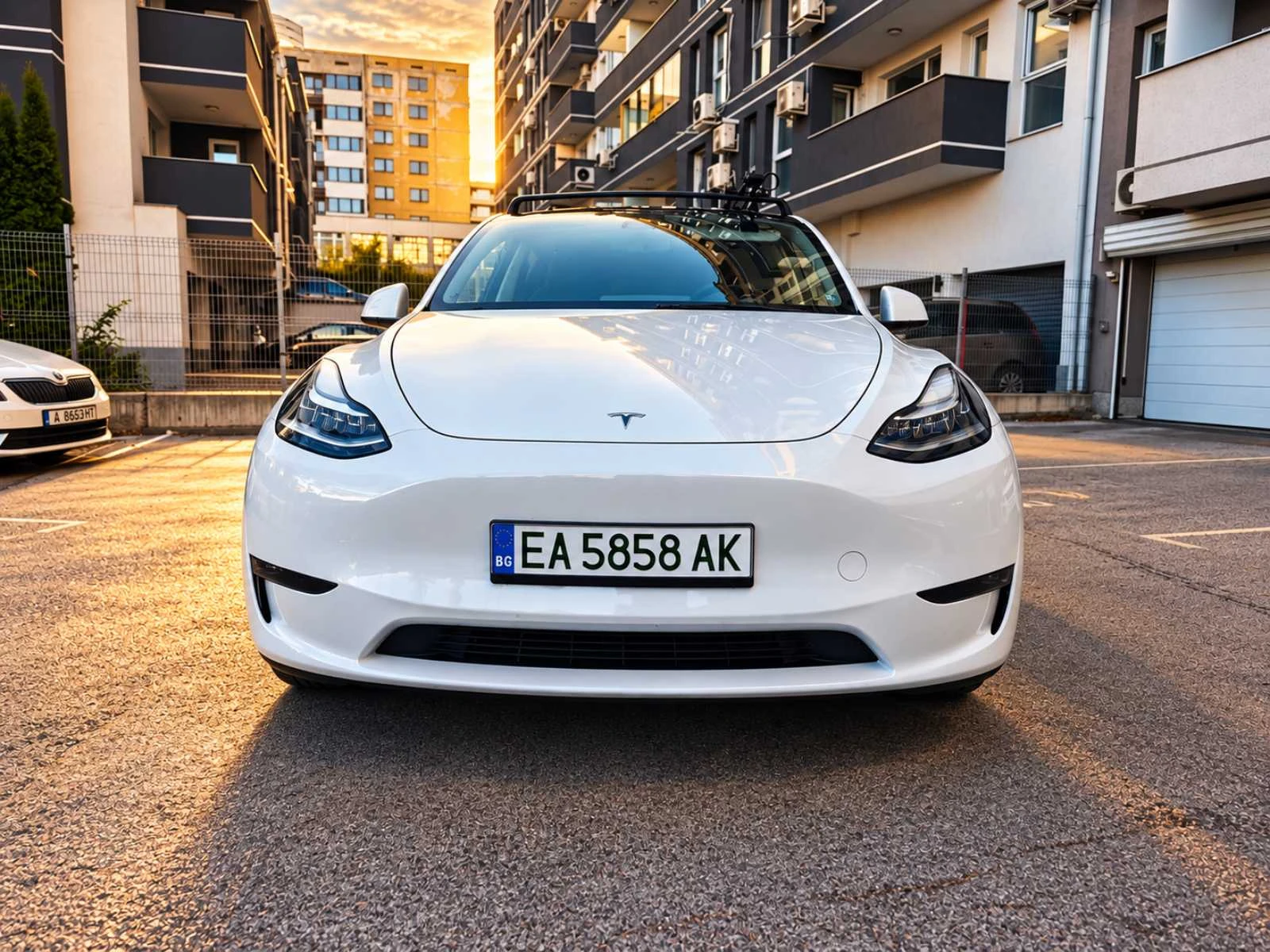 Tesla Model Y Long Range Dual Motor AWD, снимка 2 - Автомобили и джипове - 56379544