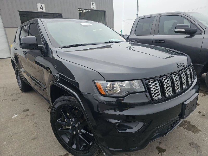 Jeep Grand cherokee ALTITUDE EDITION/CAMERA/KEYLESS/8ZF/СТАВА НА ГАЗ, снимка 1 - Автомобили и джипове - 48540830