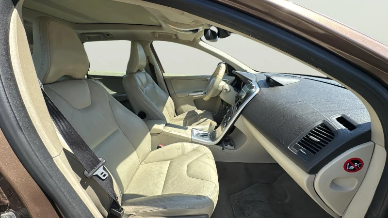 Volvo XC60 2.4 D5, снимка 11 - Автомобили и джипове - 51197746