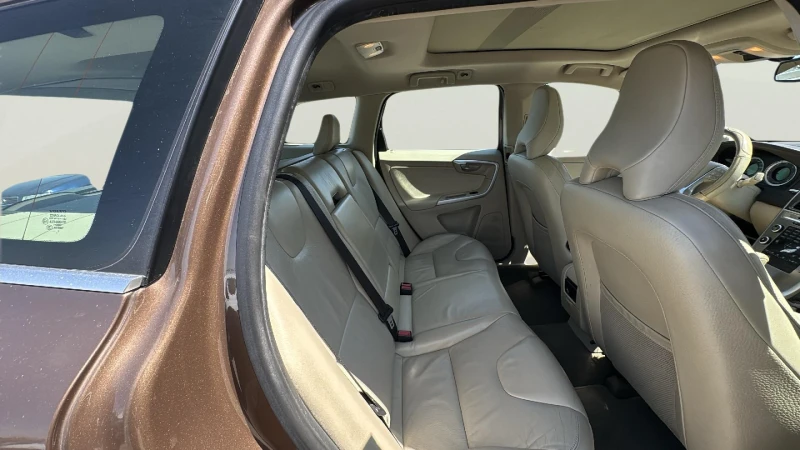 Volvo XC60 2.4 D5, снимка 12 - Автомобили и джипове - 51197746