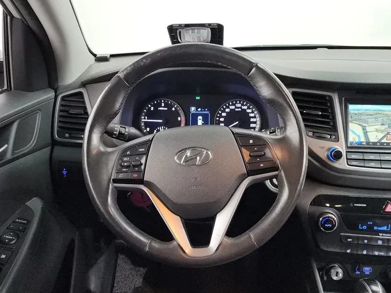 Hyundai Tucson 2.0 4WD MODERN, снимка 13 - Автомобили и джипове - 55801597