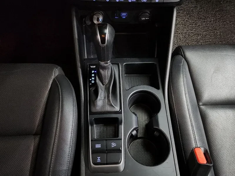 Hyundai Tucson 2.0 4WD MODERN, снимка 9 - Автомобили и джипове - 55801597