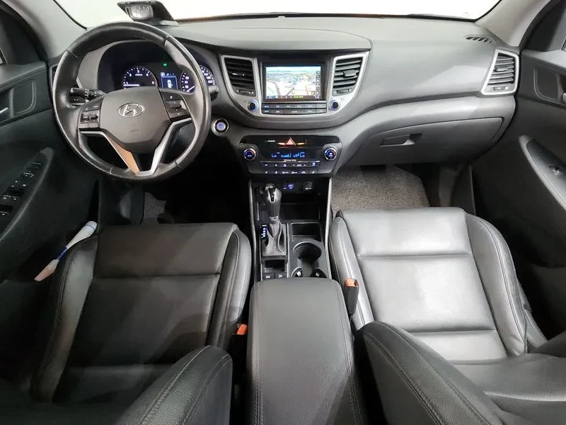 Hyundai Tucson 2.0 4WD MODERN, снимка 7 - Автомобили и джипове - 55801597