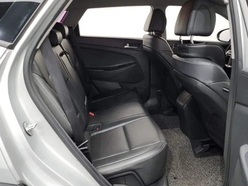 Hyundai Tucson 2.0 4WD MODERN, снимка 11 - Автомобили и джипове - 55801597