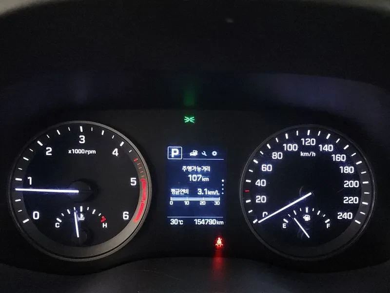 Hyundai Tucson 2.0 4WD MODERN, снимка 8 - Автомобили и джипове - 55801597