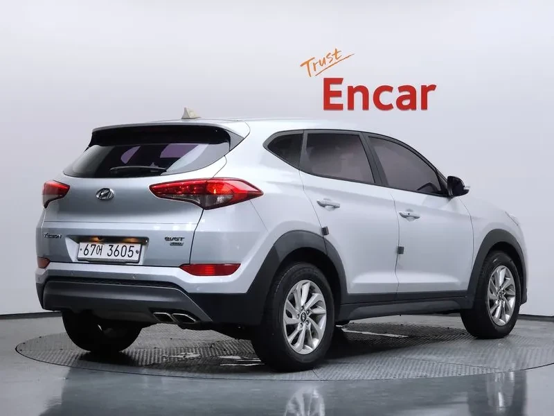 Hyundai Tucson 2.0 4WD MODERN, снимка 2 - Автомобили и джипове - 55801597