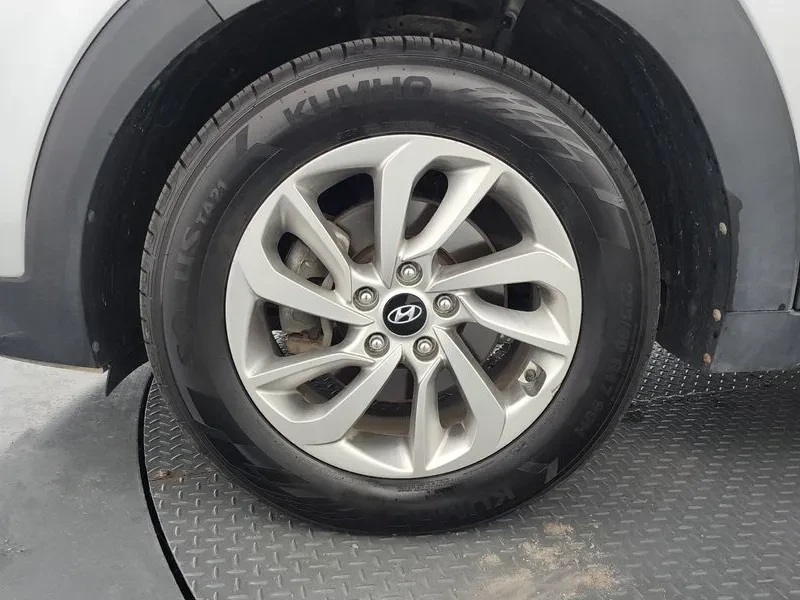Hyundai Tucson 2.0 4WD MODERN, снимка 5 - Автомобили и джипове - 55801597