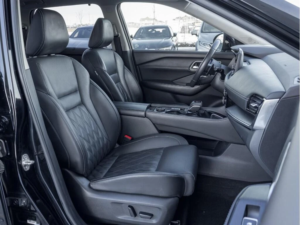 Nissan Rogue Platinum AWD* CarPlay* Sunroof* Camera* Blind Spot, снимка 11 - Автомобили и джипове - 53750896