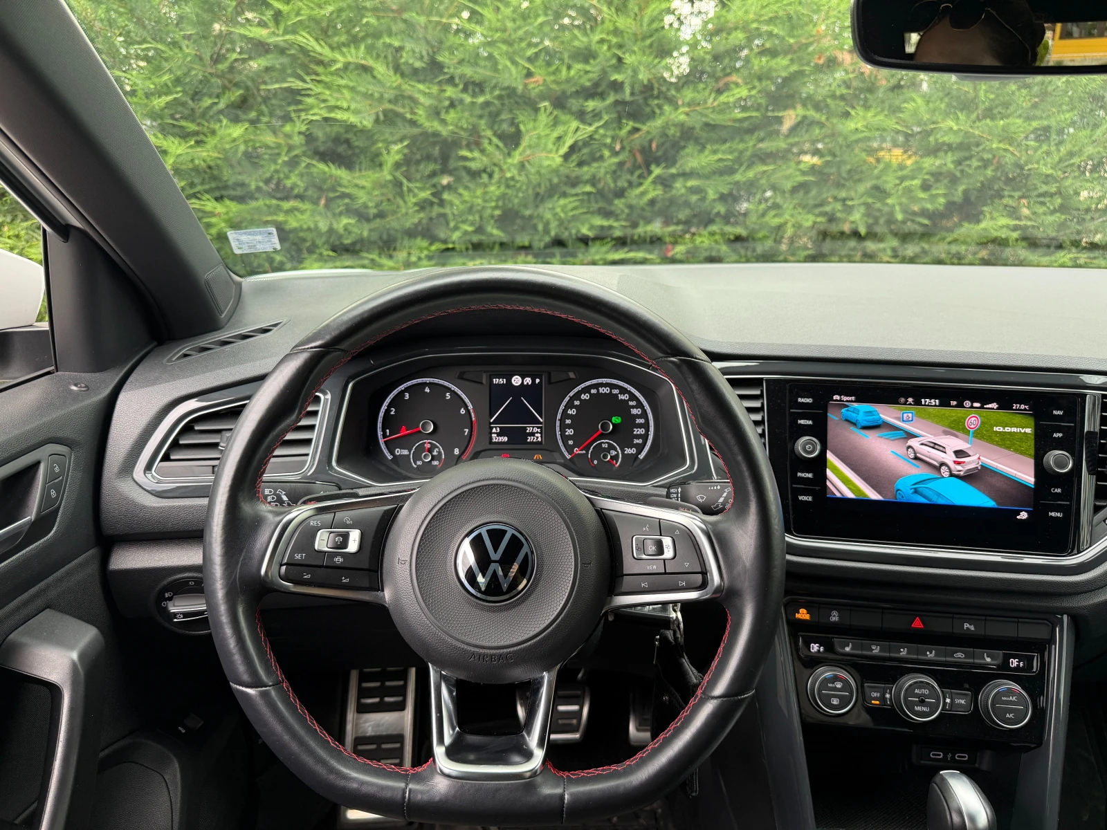 VW T-Roc 1.5 TSI DSG R-LINE 32 000 km, снимка 11 - Автомобили и джипове - 54496657