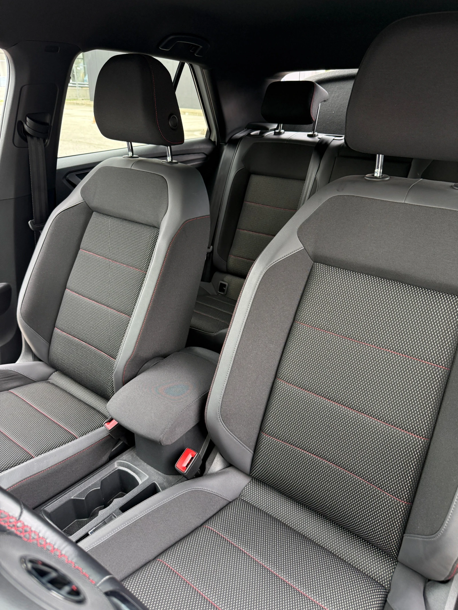 VW T-Roc 1.5 TSI DSG R-LINE 32 000 km, снимка 8 - Автомобили и джипове - 54496657