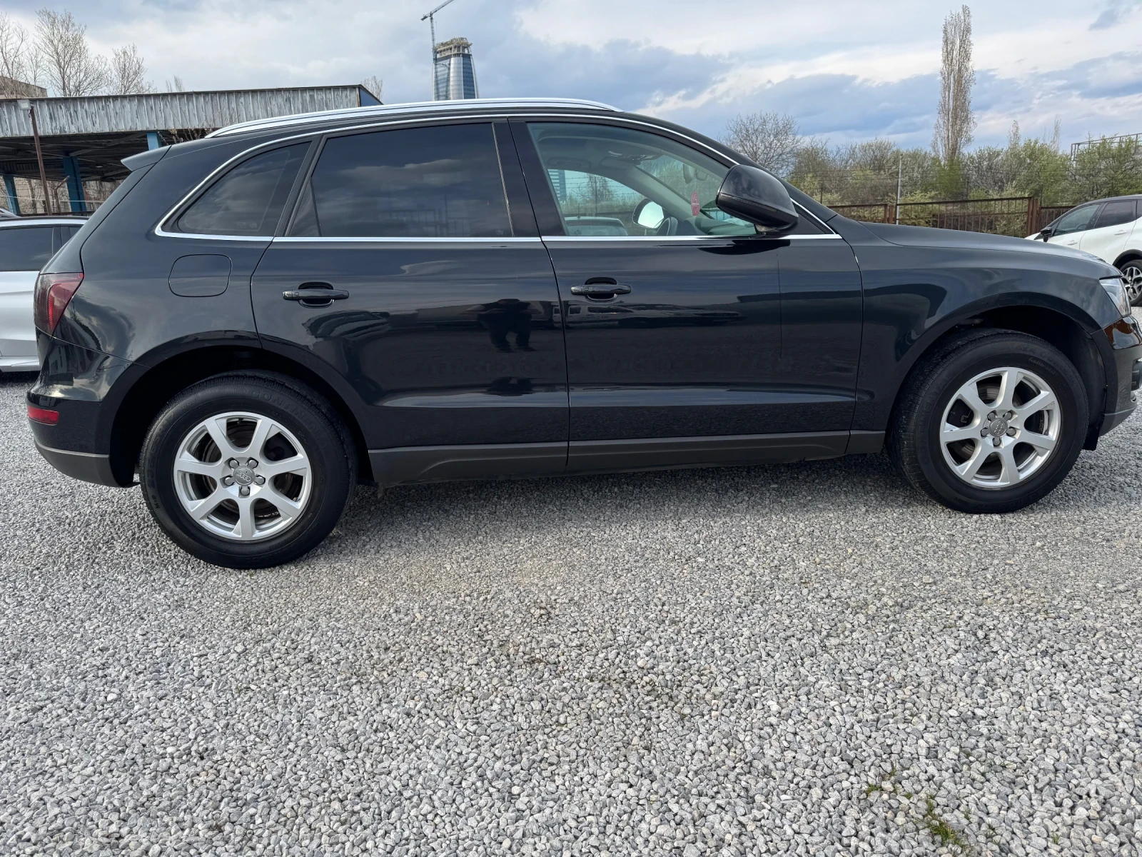 Audi Q5 2.0TFSI / 4x4 / НАВИ / КАМЕРА / ПАНОРАМА / ПОДГРЕВ, снимка 6 - Автомобили и джипове - 54783924