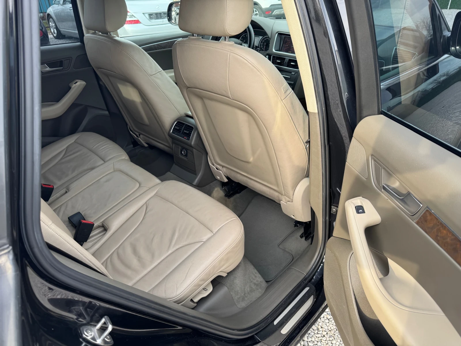 Audi Q5 2.0TFSI / 4x4 / НАВИ / КАМЕРА / ПАНОРАМА / ПОДГРЕВ, снимка 14 - Автомобили и джипове - 54783924