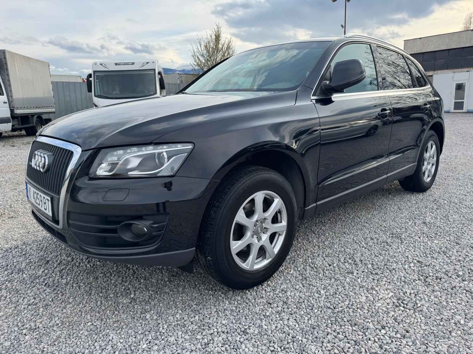 Audi Q5 2.0TFSI / 4x4 / НАВИ / КАМЕРА / ПАНОРАМА / ПОДГРЕВ, снимка 2 - Автомобили и джипове - 54783924