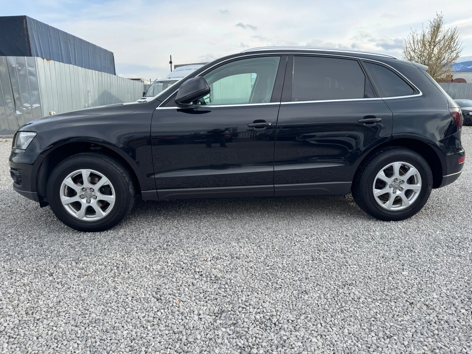 Audi Q5 2.0TFSI / 4x4 / НАВИ / КАМЕРА / ПАНОРАМА / ПОДГРЕВ, снимка 7 - Автомобили и джипове - 54783924
