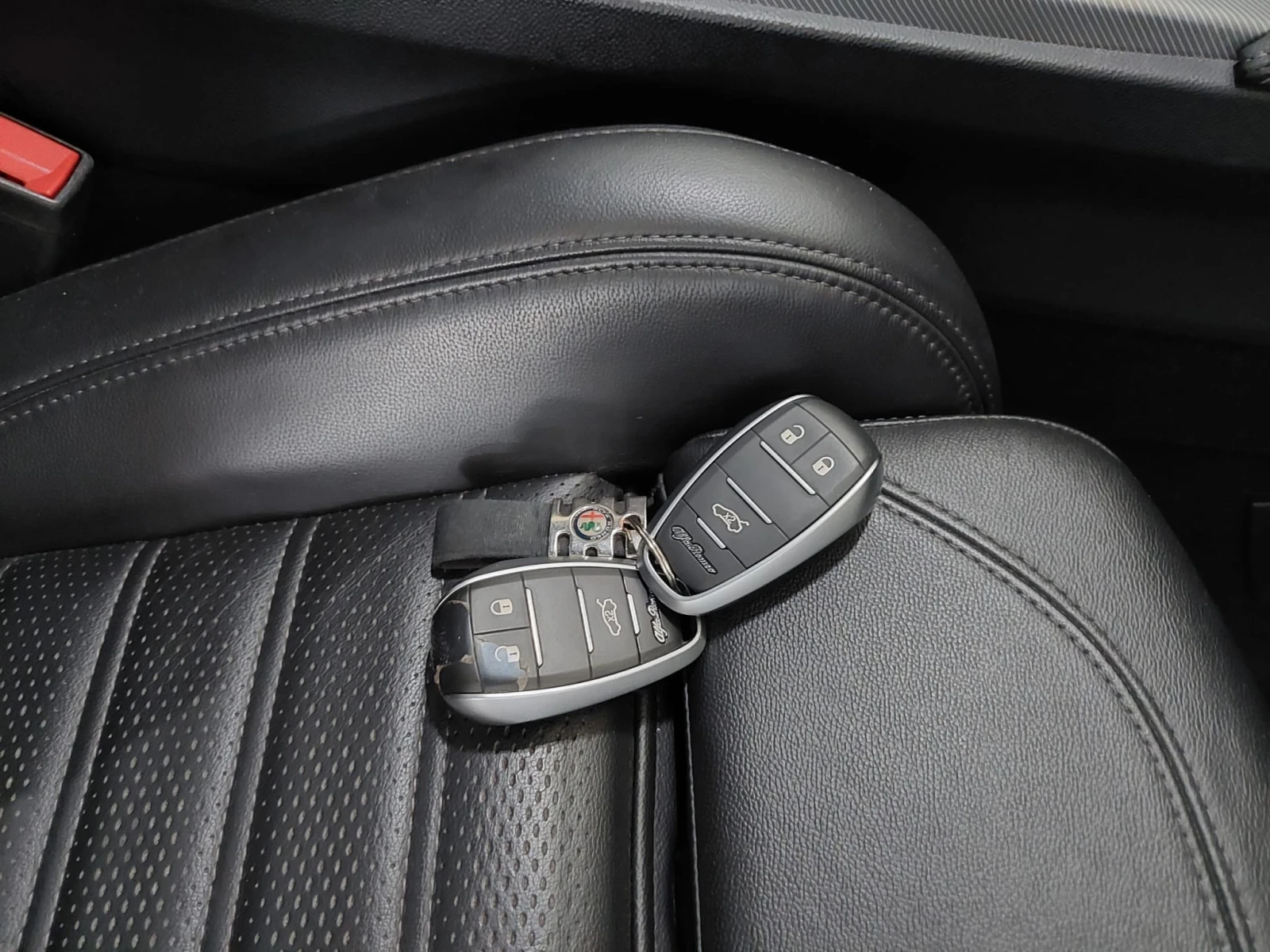 Alfa Romeo Stelvio 2.0 Turbo AT8 Q4 Veloce, снимка 12 - Автомобили и джипове - 54853814
