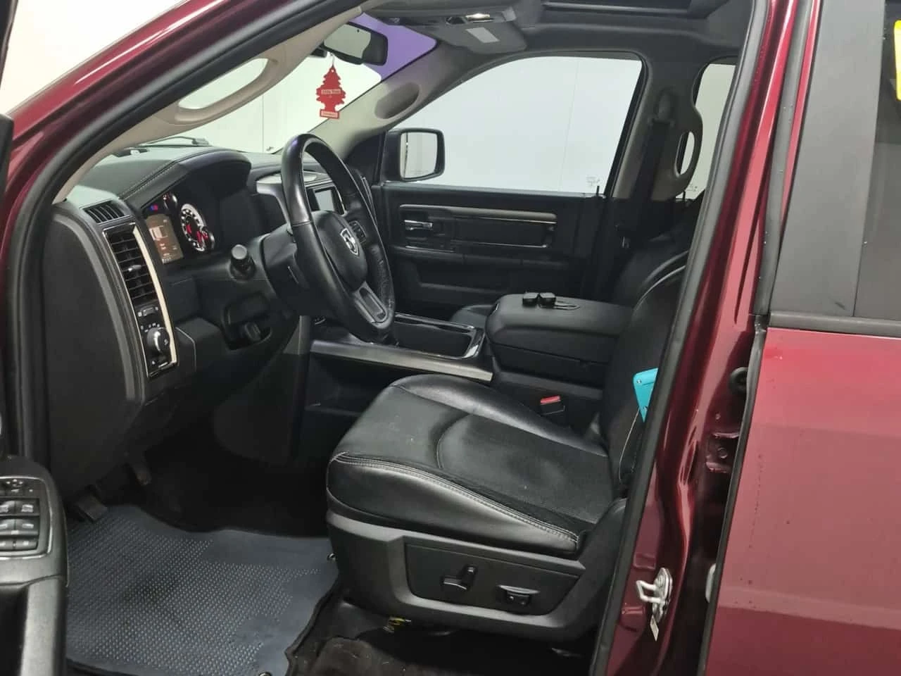 Dodge RAM 1500 * 4wd Crew Cab 140.5" Sport Crew * , снимка 9 - Автомобили и джипове - 56309965
