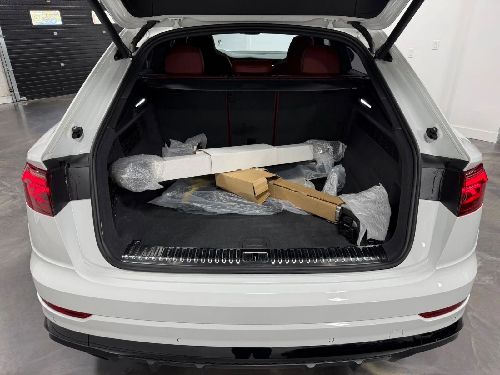 Audi SQ8 Black Optics/Red Leather/Carbon Fibre Interior | Mobile.bg � ����������� 5