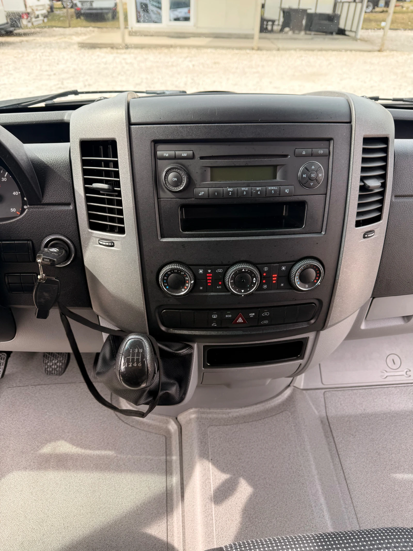 Mercedes-Benz Sprinter 316 РАМПА-9местен-Климатик-Печка, снимка 13 - Бусове и автобуси - 53913941