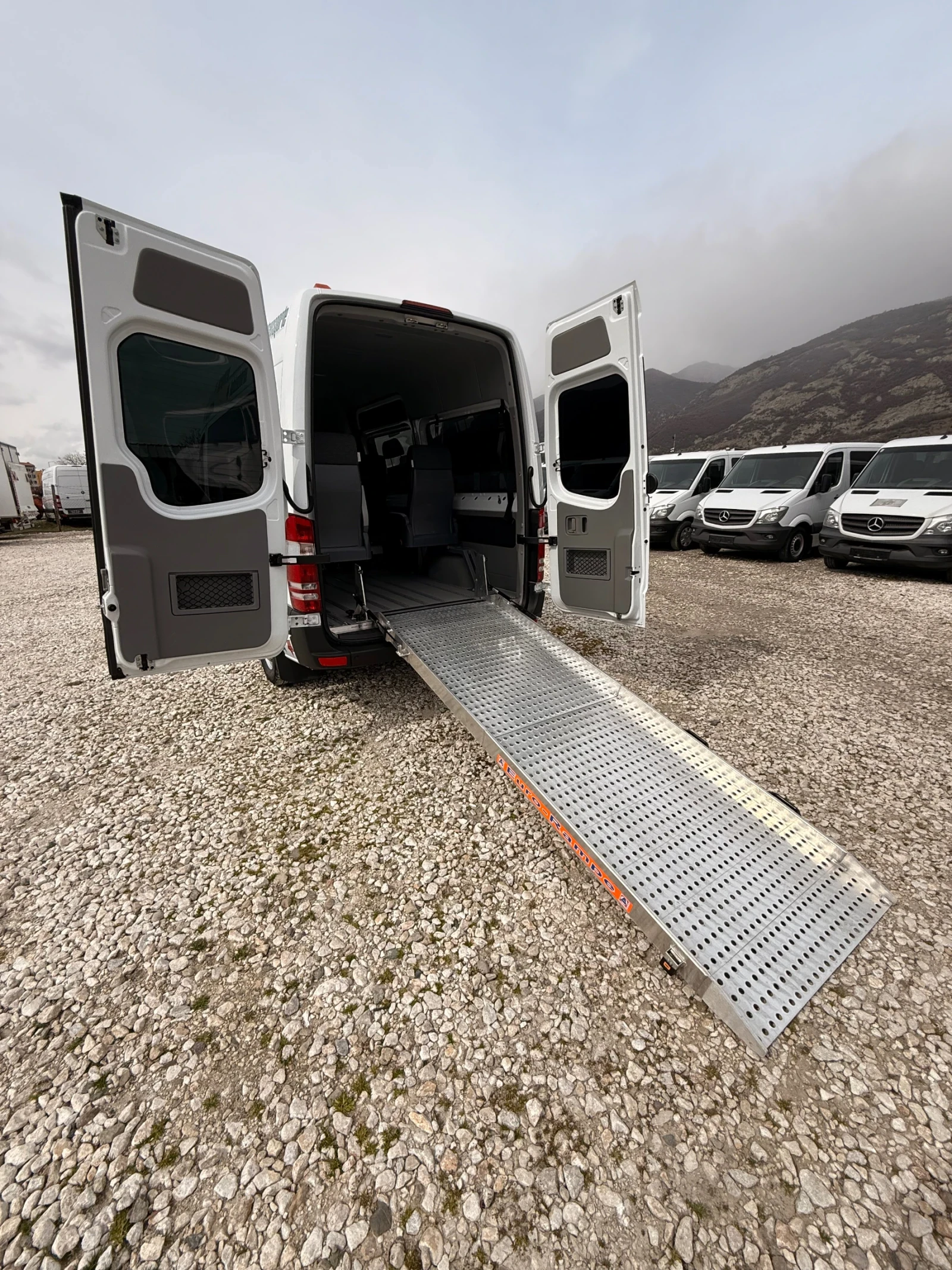 Mercedes-Benz Sprinter 316 РАМПА-9местен-Климатик-Печка, снимка 9 - Бусове и автобуси - 53913941