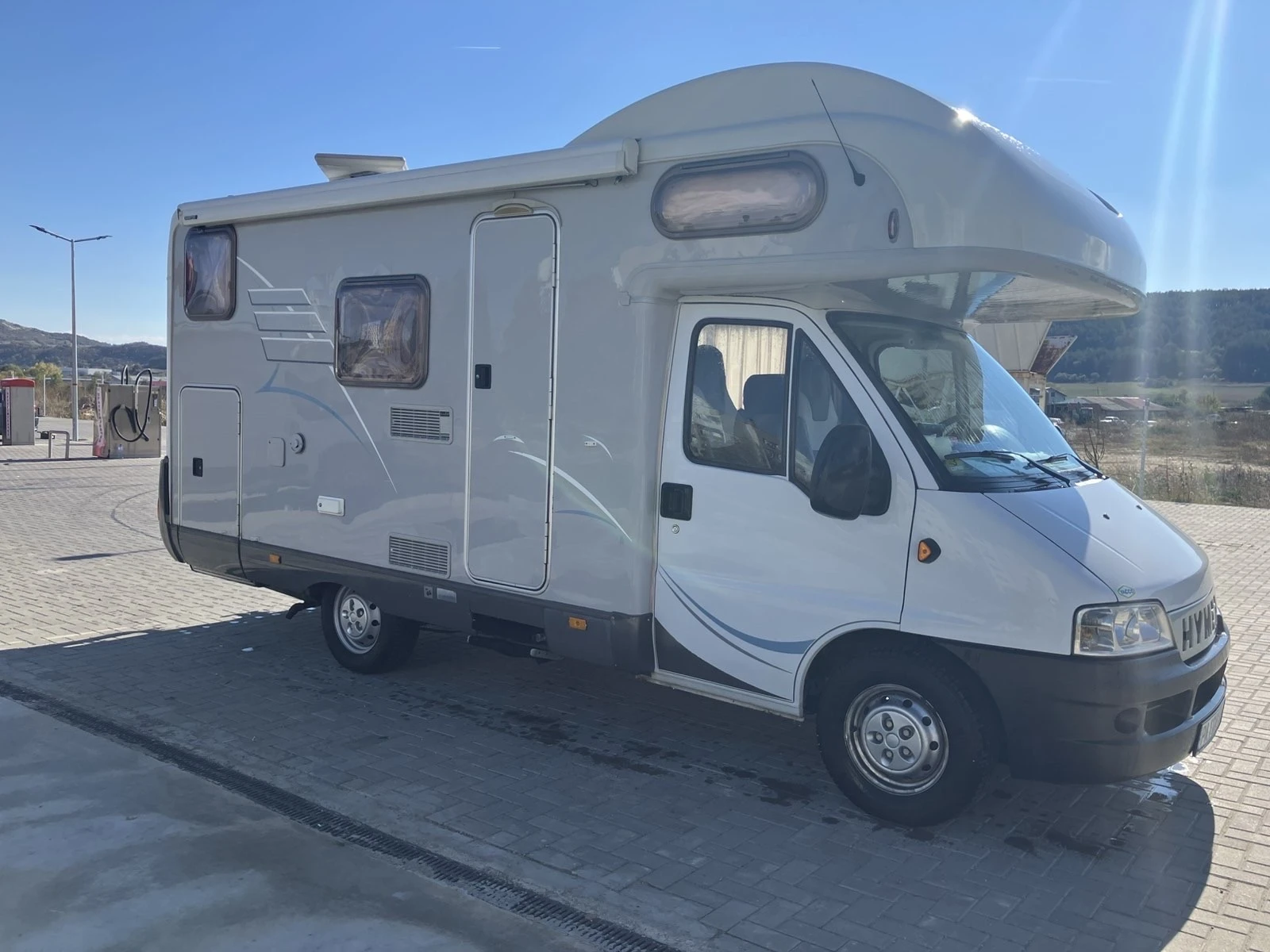 Кемпер HYMER / ERIBA, снимка 15 - Каравани и кемпери - 55626194