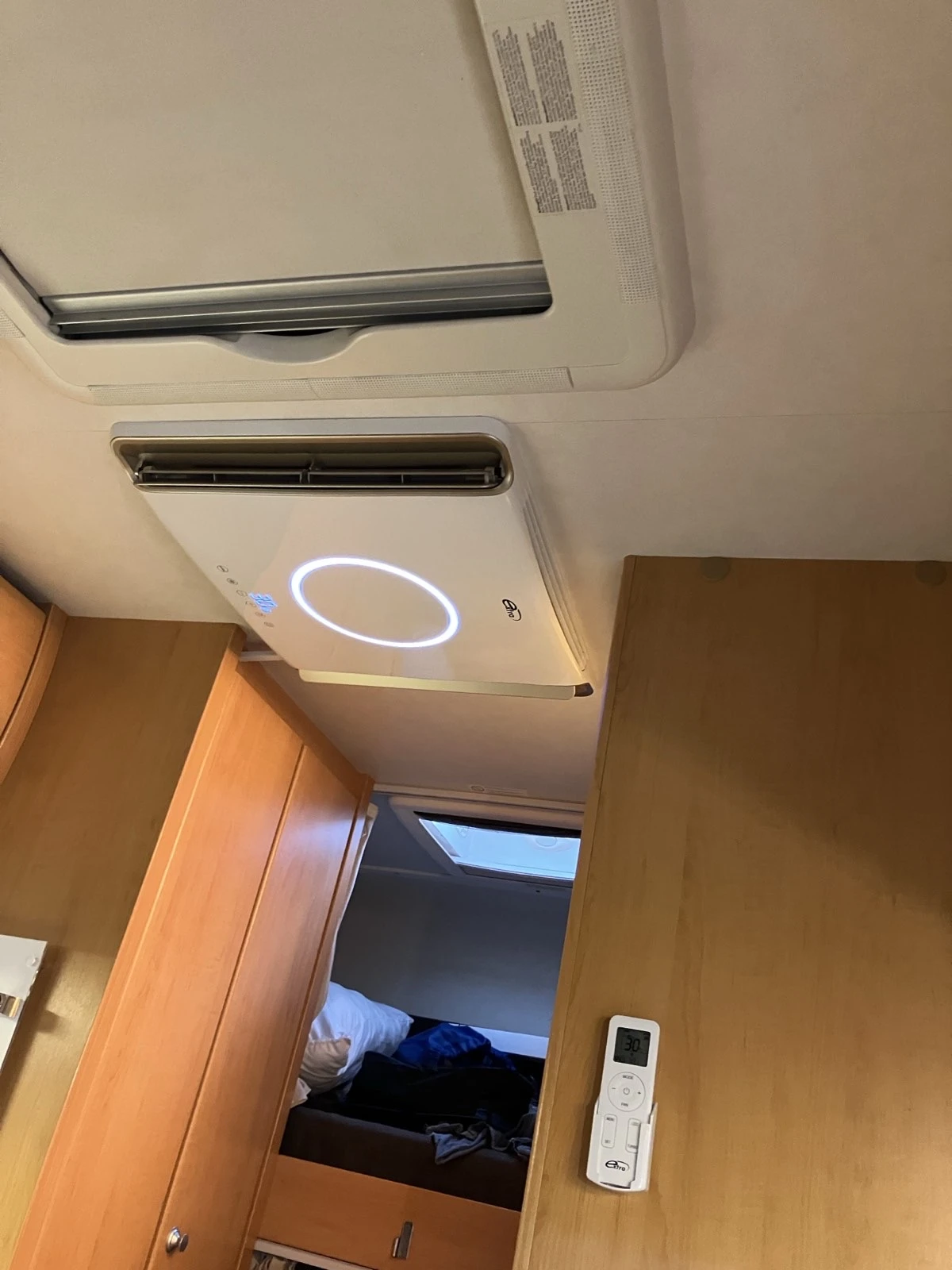 Кемпер HYMER / ERIBA, снимка 13 - Каравани и кемпери - 55626194