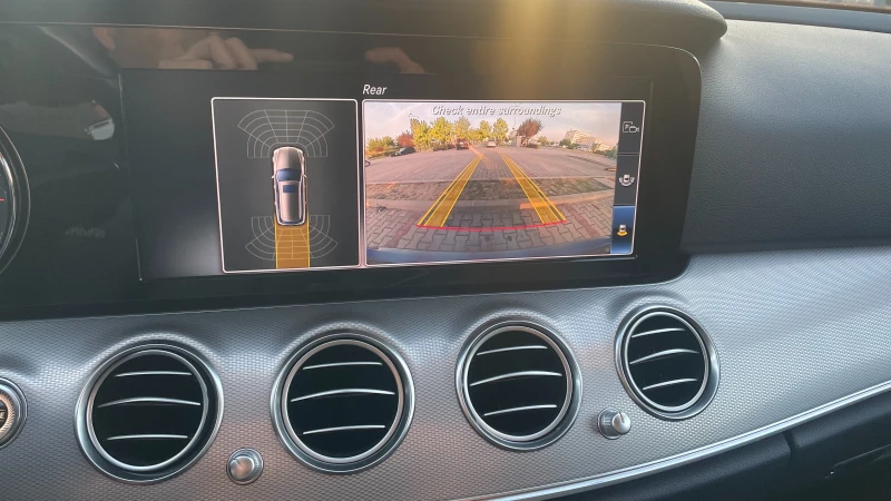 Mercedes-Benz E 200 4matic, снимка 4 - Автомобили и джипове - 51637204